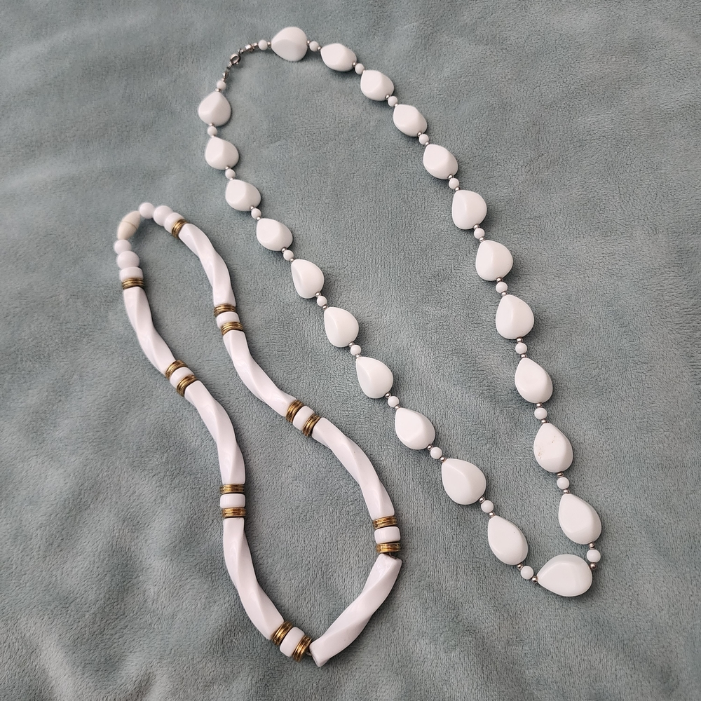 2 Elegant Chunky White Beaded Necklaces - Picture 2 of 6